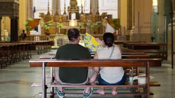 Tourist's church clothing hack leaves travelers sharply divided over sacred-site etiquette Gold Coast Optometrists