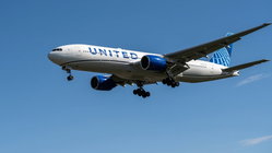 United flight from Chicago makes emergency landing after passenger's 'multiple attempts' to breach cockpit Gold Coast Optometrists